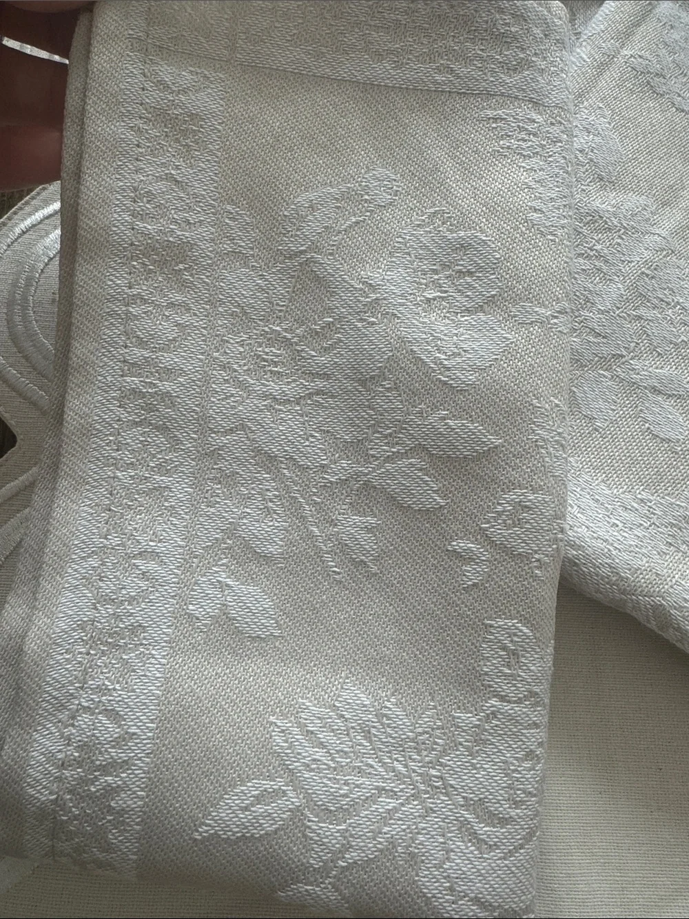 Biltmore ~ Tonal Jacquard Floral Napkins / set off 4 - 19”